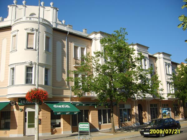 Szolnok, Damjanich �t 1. - T�rsash�z
