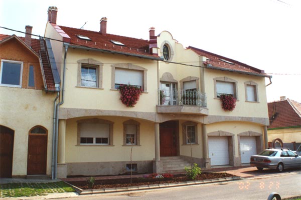 Szolnok, Hold utca 15., utcai homlokzat